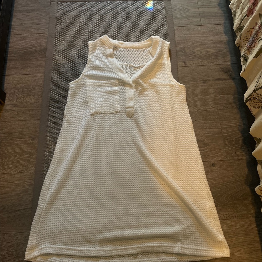 Cupshe White Ribbed Sleeveless Sundress with V-Neck